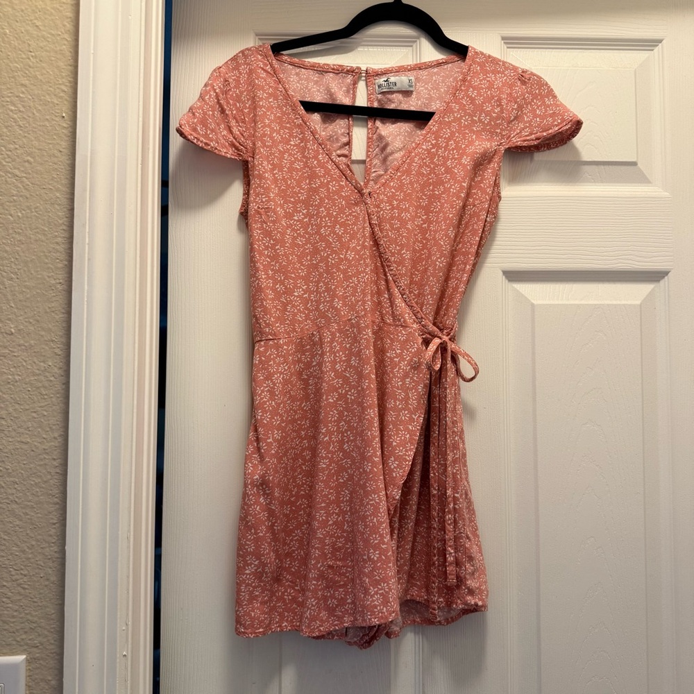 Hollister Dusty Pink and White Wrap romper with Flutter Sleeves